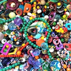 0,5 kg Všehomix korálků a komponentů