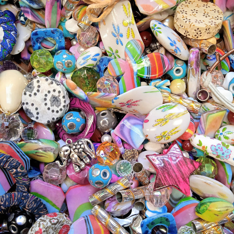 0,5 kg Všehomix korálků a komponentů