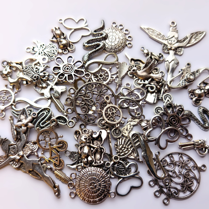 MIX přívěsků a korálků stříbrný 150g