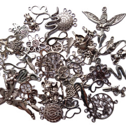 MIX přívěsků a korálků stříbrný 150g