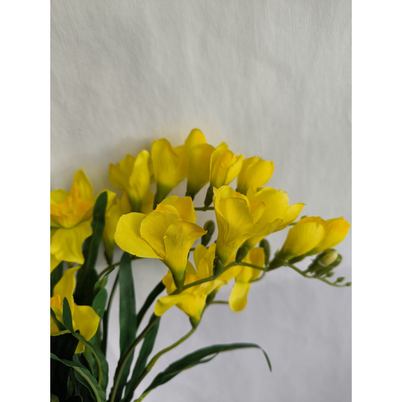 Kytice vázaná žluto-fialová 60 cm